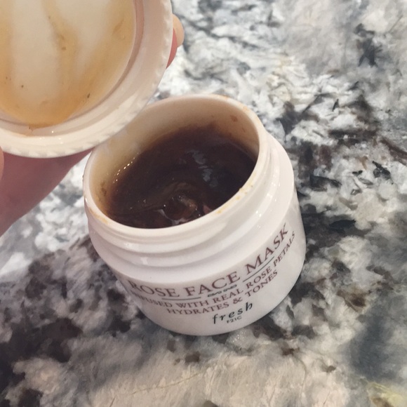 Rose face mask - Picture 5 of 6